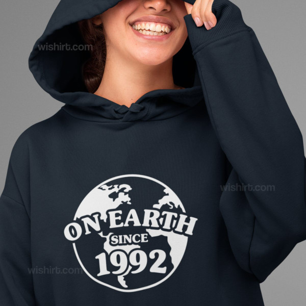 Sweatshirt com Capuz On Earth Since Ano Personalizável