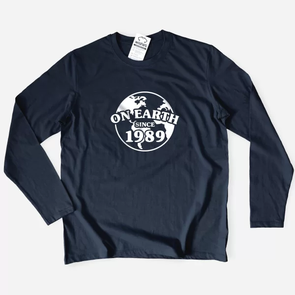 T-shirt Manga Comprida On Earth Since Homem Ano Editável T-shirt Manga Comprida On Earth Since Homem Ano Editável