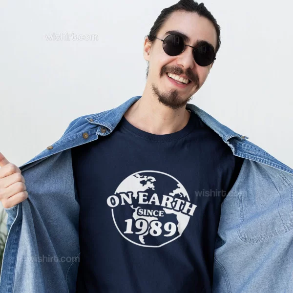 T-shirt Manga Comprida On Earth Since Homem Ano Editável T-shirt Manga Comprida On Earth Since Homem Ano Editável