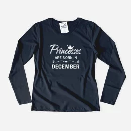 Princesses are born in Long Sleeve Girl T-shirt