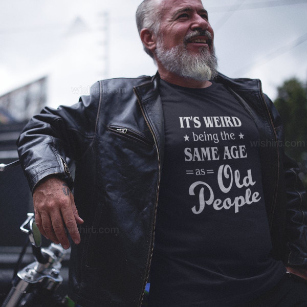 T-shirt It's Weird Being the Same Age as Old People Homem