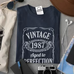 T-shirt Manga Comprida Plus Size Vintage Aged to Perfection