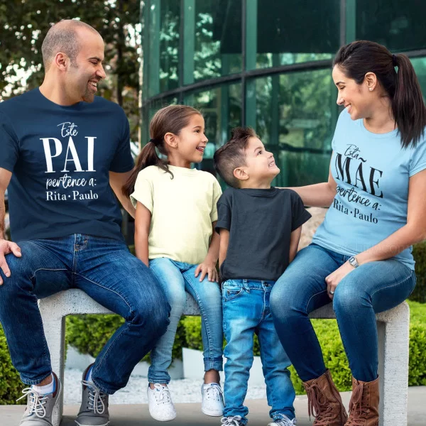 T-shirt Esta Mãe Pertence - Nomes Filhos Personalizáveis T-shirt Esta Mãe Pertence - Nomes Filhos Personalizáveis