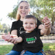 T-shirt Bateria Cheia Palavra Personalizável para Bebé