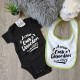 Babete Caos e Desordem - Ano Personalizável Babete Caos e Desordem - Ano Personalizável