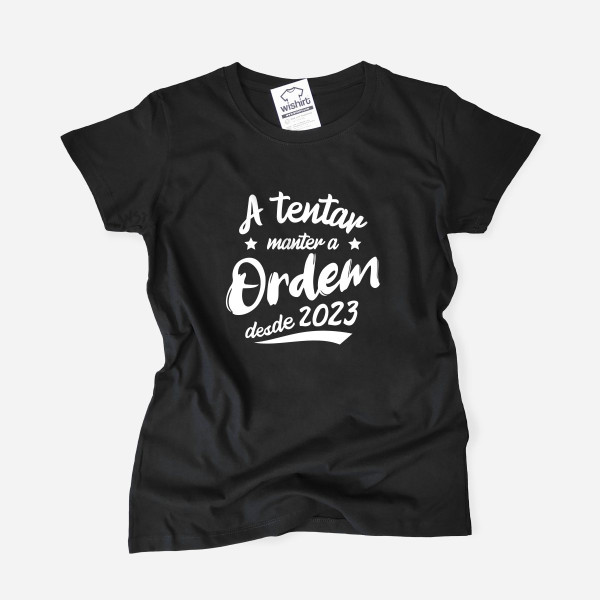 T-shirt A Tentar Manter Ordem Mulher - Ano Personalizável