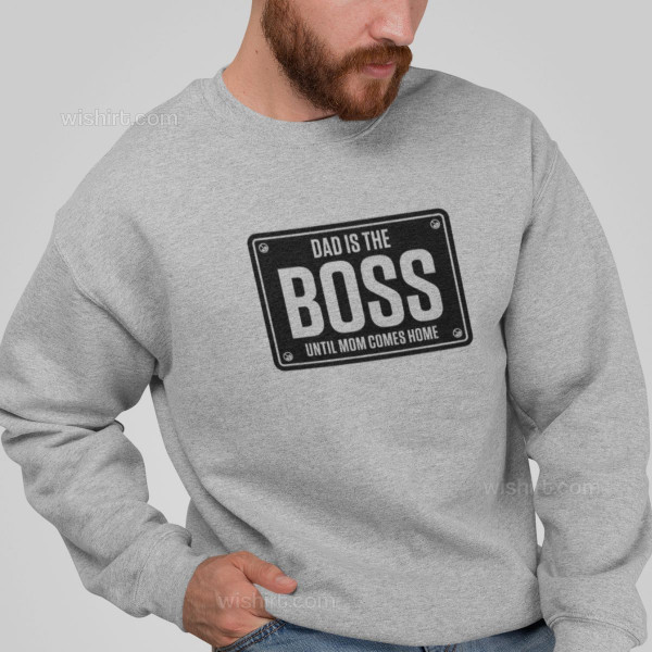 Sweatshirt Dad is the Boss Until Mom Comes Home para o Pai