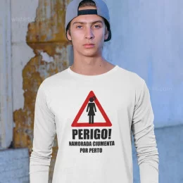 Perigo Namorada Ciumenta por Perto Long Sleeve T-shirt