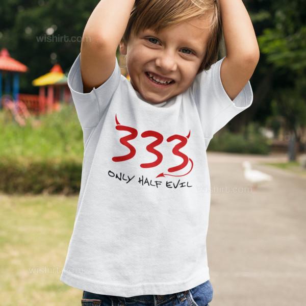 T-shirt 333 Only Half Evil para Criança