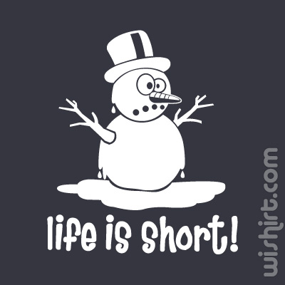 T-shirt Life is Short. A vida é curta